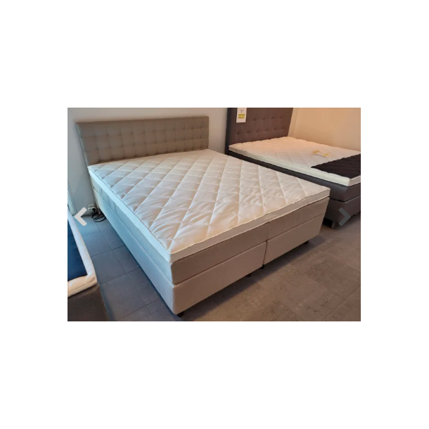 FAST LAVPRIS. Kontinentalseng 210x210 Beige