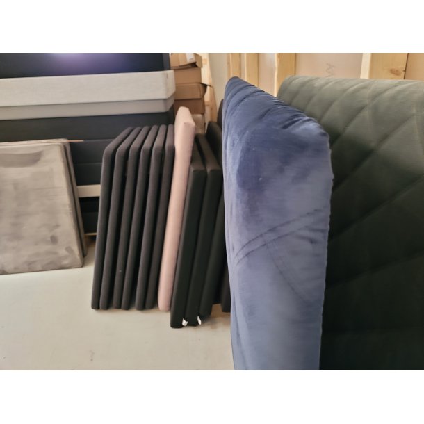 Bl velour sengegavl 140cm (oprydningssalg)