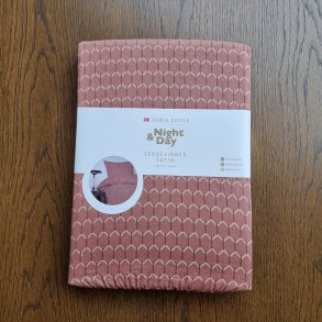 Sengetj 140x220 cm - Day & Night mnstret (oprydningssalg)