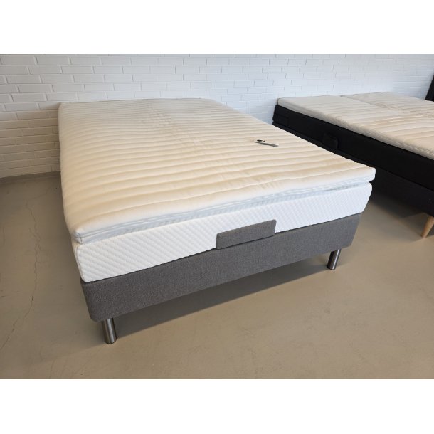 *FAST LAVPRIS* - Elevationsseng 140x200. Flot lys gr�.