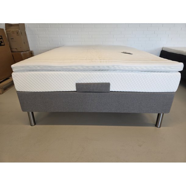 *FAST LAVPRIS* - Elevationsseng 140x200. Flot lys gr�.