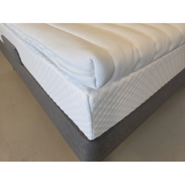 *FAST LAVPRIS* - Elevationsseng 140x200. Flot lys gr�.