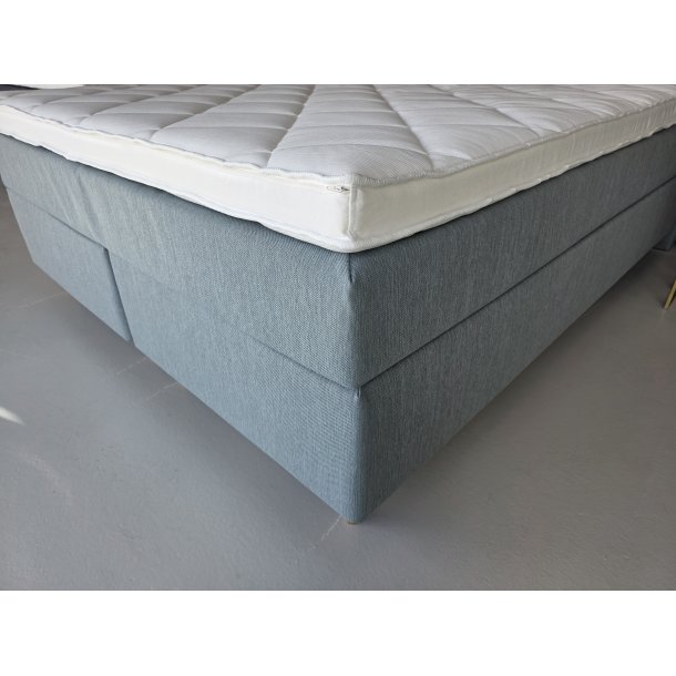 *Fast lavpris* - 160x200 Kontinentalseng, Lys tyrkis/bl� Incl. sengegavl