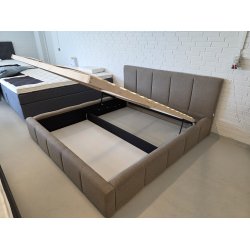 *Fast lavpris* - Sengeramme med opbevaring 180x200 cm incl. sengegavl - gr�