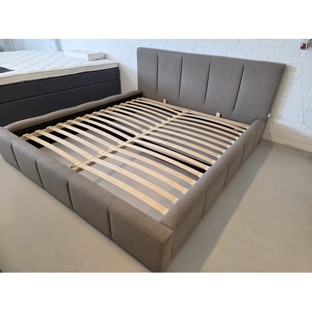 *Fast lavpris* - Sengeramme med opbevaring 180x200 cm incl. sengegavl - gr�