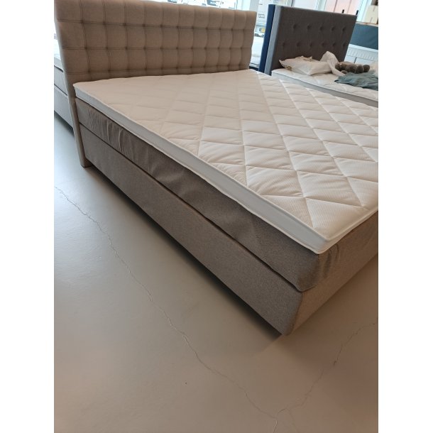 *Fast lavpris*    Kontinentalseng 180*200 incl gavl. Beige