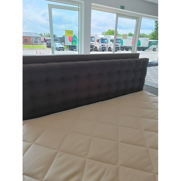 *Fast lavpris*    Kontinentalseng 180*200 incl gavl. Lys Antracit