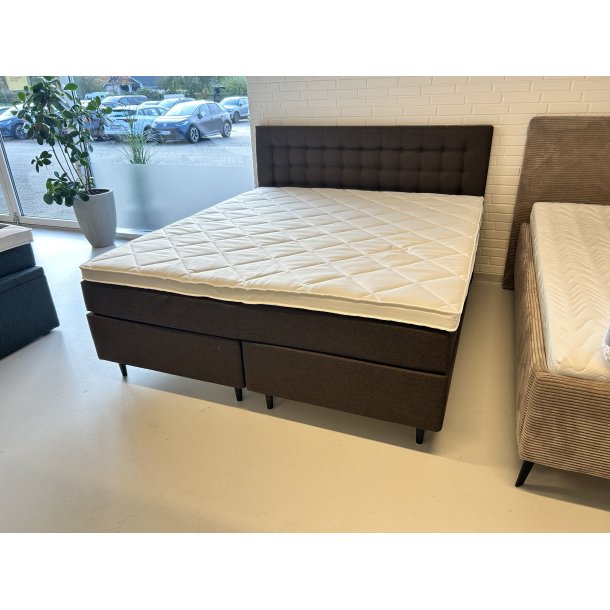 *Fast lavpris* - Kontinentalseng 180x200 cm incl. sengegavl - Brun