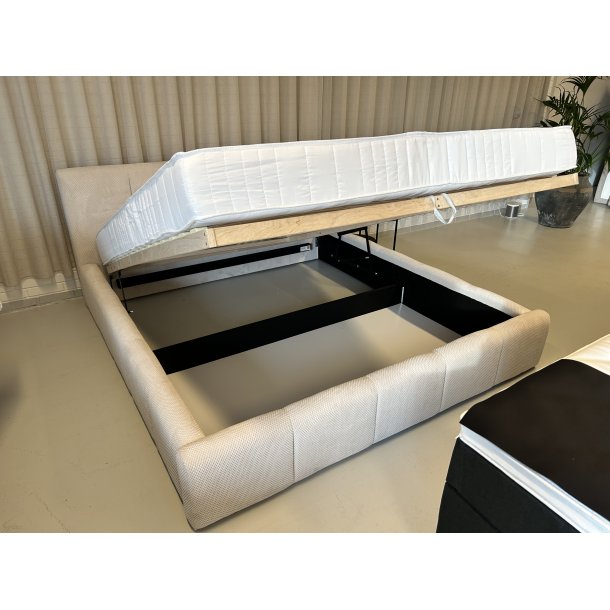 *Fast lavpris* Opbevaringsseng 180x200 cm inkl. topmadras og sengegavl - lys beige
