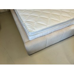 *Fast lavpris* Opbevaringsseng 180x200 cm inkl. topmadras og sengegavl - lys beige