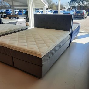 *Fast lavpris* 160x200 Kontinentalseng, Lys gr. Sengen er Incl matchende gavl