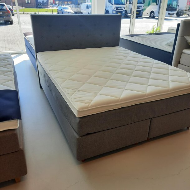*Fast lavpris* 160x200 Kontinentalseng, Lys gr. Sengen er Incl matchende gavl